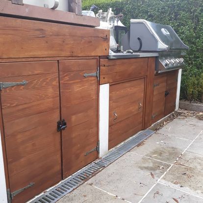 Outdoor Kitchen Surround